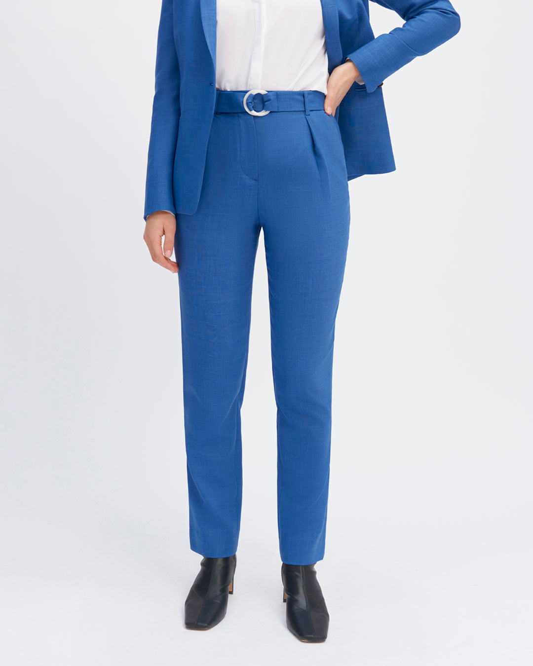 17H10-women's-waistcoats-paris-carrot-cut-high-waist-fold-front-7-8th-length-zipper-front.