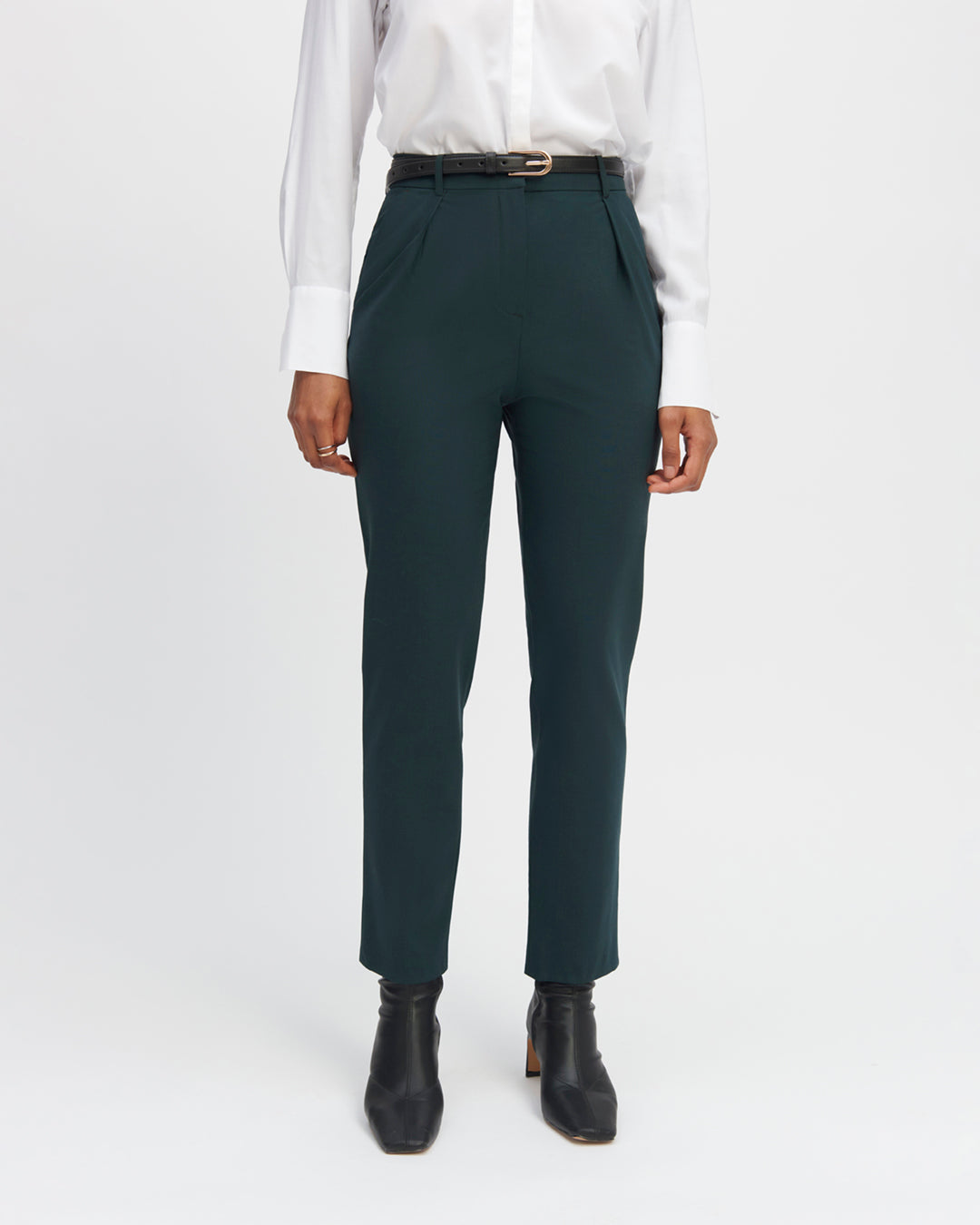 Tailor-trousers-green-cut-7-8th-waist-high-pleated-under-the-two-pockets-a-l-italian-belt-assorted-tone-on-tone-17H10-tailors-for-women-paris-