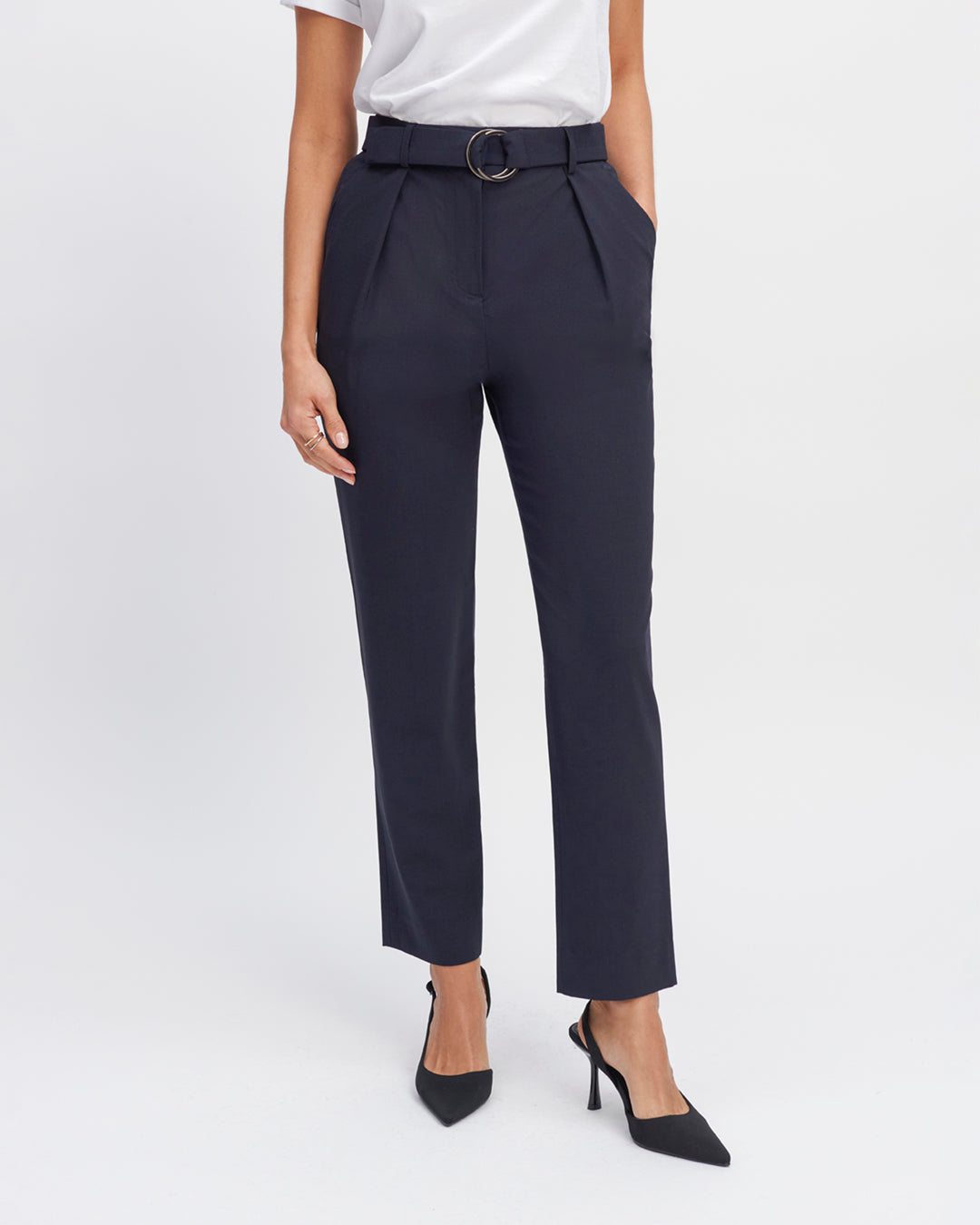 "Tailored pants in navy blue-7-8th waist-high-Loop-under-belt-Two-pockets-Italian-style-Belt-assorted-tone-on-tone-Zip-close-staple-before-17H10-tailors-for-women-paris-"