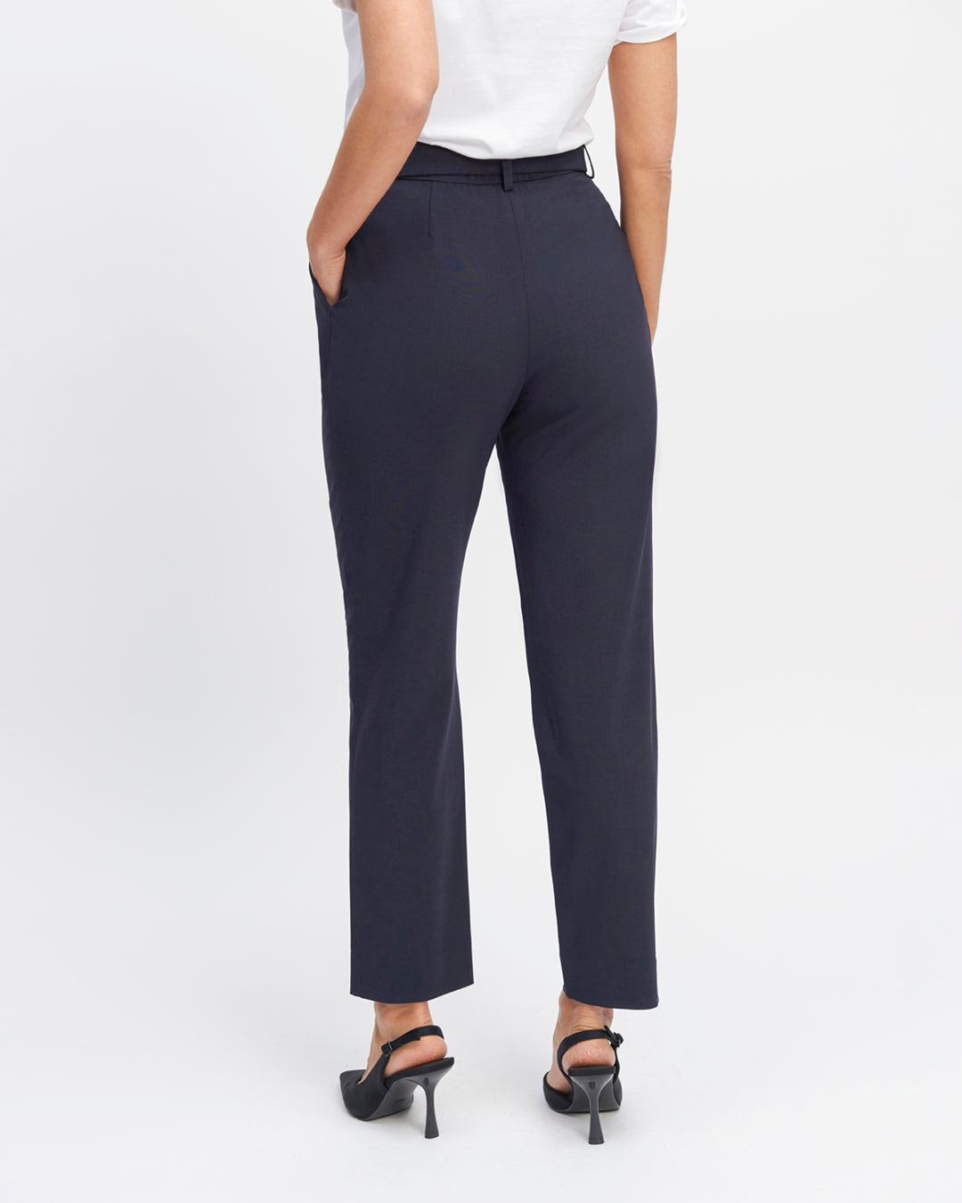 "Tailored pants in navy blue-7-8th waist-high-Loop-under-belt-Two-pockets-Italian-style-Belt-assorted-tone-on-tone-Zip-close-staple-before-17H10-tailors-for-women-paris-"