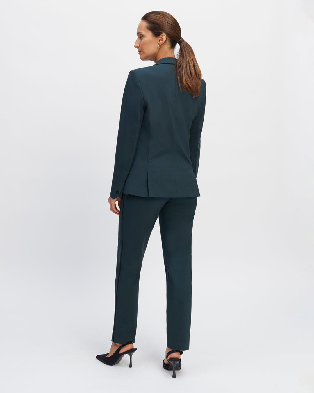 "Trouser-tailor-green-Cigarette-cut-Mid-rise-waist-Faux-cavalier-pockets-in-the-front-Pockets-peeled-behind-Passing-for-the-belt-17H10-tailleurs-for-women-paris-"