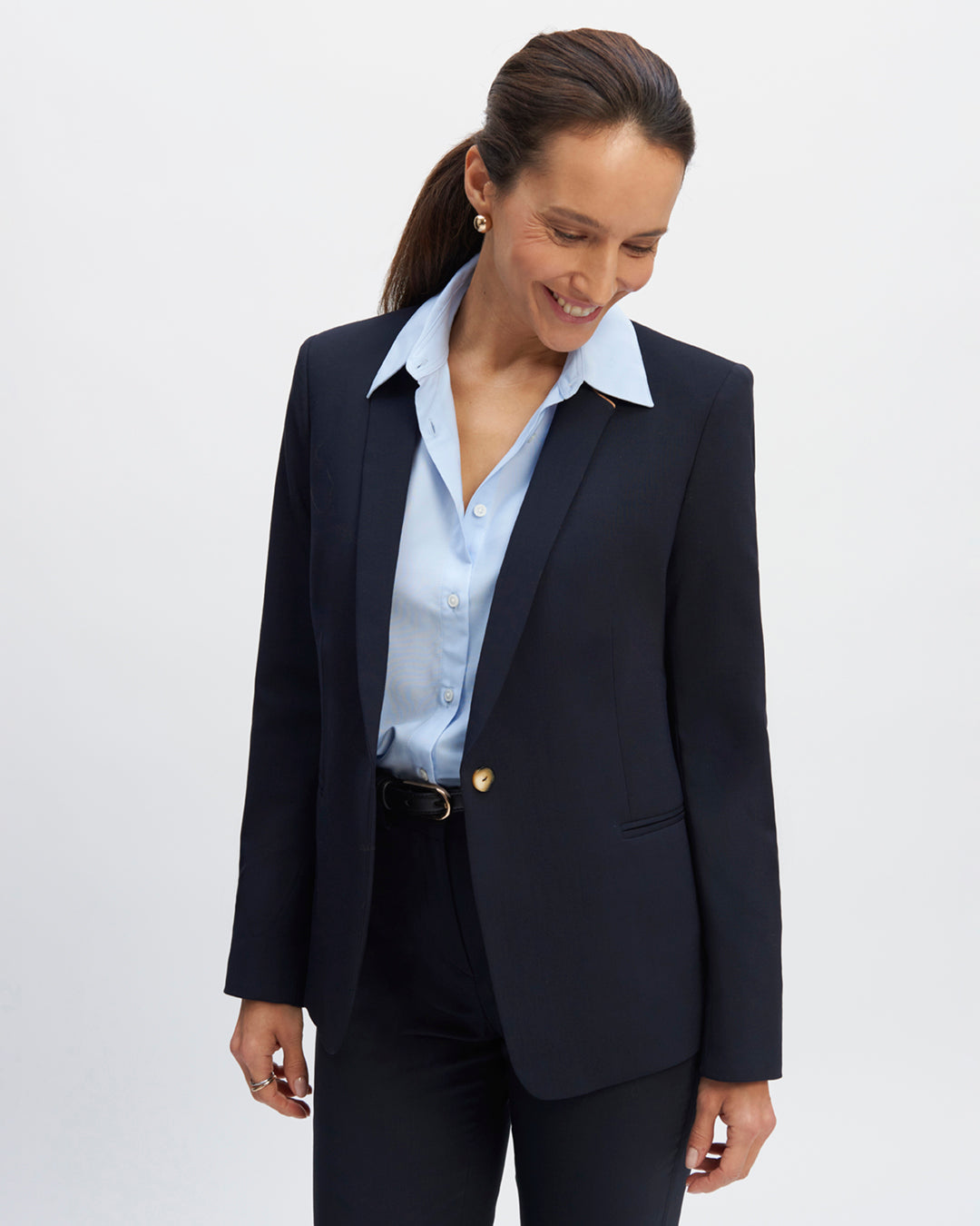 Tailored-blazer-jacket-navy-blue-cropped-neck-tailored-length-under-the-bottom-two-pockets-pass-pocketed-two-pockets-inner-entirely-lined-bottom-buttoned-sleeves-buttoned-camel-17H10-tailored-for-women-paris-